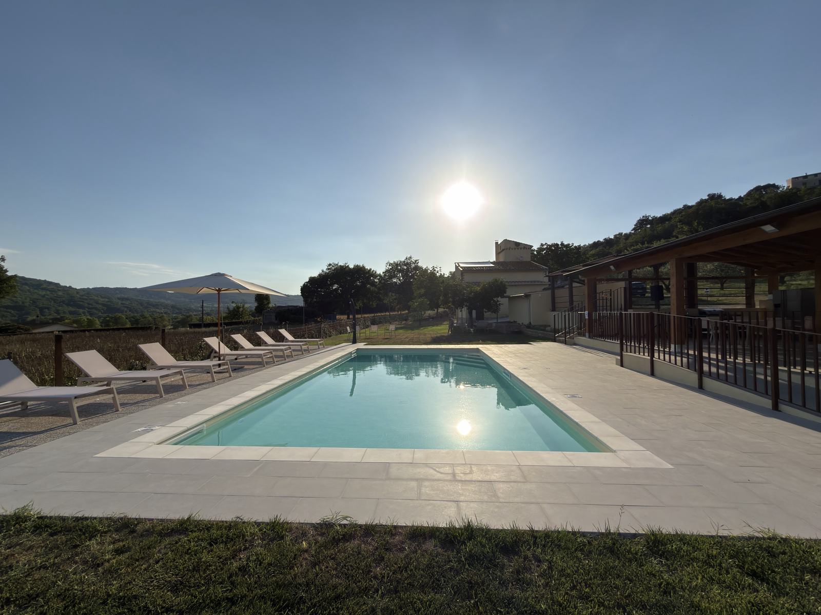 Piscina al tramonto